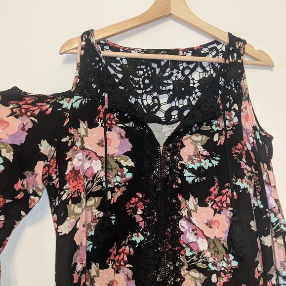 BKE Cold Shoulder Eyelet Lace Floral Tassel Shirt - Picture 2 of 9